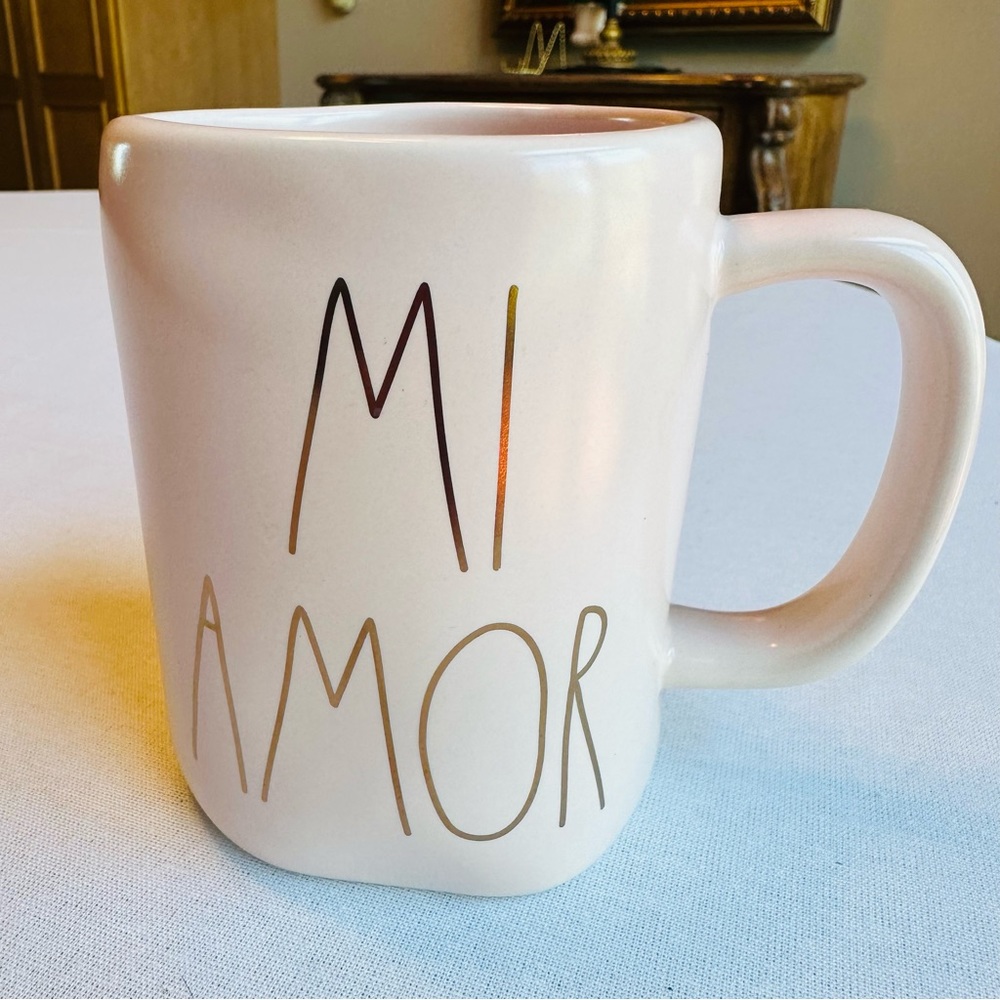💚 RAE DUNN MI AMOR COFFEE MUG ☕️. GREAT CONDITION